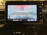 バックでの車庫入れも安心です! リアカメラが付いているバックモニター付のナビを装備しております。操作線もついており距離感も画面から確認できます。