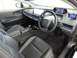 シンプルで使いやすいデザインの運転席です。