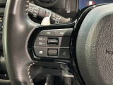 ステアリングにオーディオ操作スイッチが付いています。オーディオ画面に直接タッチしなくても操作が出来ますので、運転に集中できます。