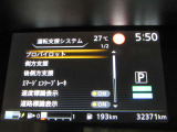 e-POWER専用メーターはモーター出力、エネルギーフロー表示、各種燃費表示機能、バッテリー残量、デジタル時計、航続可能距離、サービスインターバルなどが表示されます。 走行距離 32371km