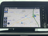 高精細な地図表示で、目的地までスムーズに案内。渋滞情報もリアルタイムで確認でき、快適なドライブをサポートします。