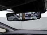デジタルミラーで後続車も見やすくなっています