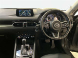 高いホールド性で運転姿勢が安定します。長距離ドライブでも疲れにくいのが魅力です。快適なドライビングライフをお送りください♪