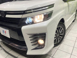 【LEDヘッドライト】悪天候や夜間走行時も良好な視界を確保し安心して運転できる高輝度LEDヘッドライトを装備!点灯速度が早く、消費電力も抑えられています。