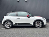 MINI正規ディーラーならではの品質の高い認定中古車を常時20台以上展示しております。