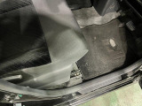 痛みの出やすい運転席シートの角、フロアマット、座面、ともに良好です