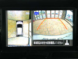 アラウンドビューモニター。上空から見下ろしている様な映像を映し出し車庫入れもスイスイ!