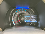 視認性の高いメータークラスターが、運転に必要な情報を的確に伝えます。デジタル表示で、様々な車両情報を確認できるのも魅力です。