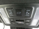 【電動スライドドアボタン】 車内からも開閉可能なスライドドアスイッチが付いています☆ (^_-)-☆ お荷物を抱えてドアが開けられないなんて事もありますよね!そんなお連れ様にも喜ばれる♪親切な機能です