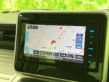 鮮明な地図表示で、目的地までスムーズに案内。渋滞情報もリアルタイムで確認でき、最適なルートを選択できます。