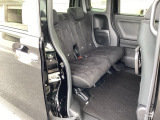 スライドドアなら狭い駐車場でもドアをぶつける心配がありません。ステップが低く乗り降りもしやすいです。