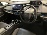 運転席周りのレイアウトをご覧ください。ナビゲーションが綺麗に装着されすっきり収まってますね!
