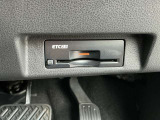 ETC2.0を装備。DSRC通信方式によって双方向通信することでカーナビと高速道路がリアルタイムに情報連携して、便利で快適なドライブ体験を提供します。