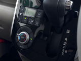 【 オートエアコン 】車内温度を感知して自動で温度調整をしてくれるのでいつでも快適な車内空間を創り上げます!//