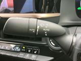 雨天時でもクリアな視界を確保。操作感も良く、運転の安全性を高めます。