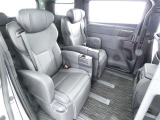 ゆとりある広々とした車内空間は、ドライブを始め買い物やレジャーなど、幅広く活躍します。一人でもみんなとでもお出かけを楽しみましょう!