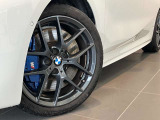 BMW純正アロイホイールはモデルやパッケージに合わせてデザインされています。洗練されたデザインで、足元の個性を引き立てます。