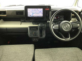 広々とした視界で運転も快適。勿論、安心、安全なSRSエアバックシステム運転席&助手席付