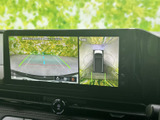 安全な駐車をサポートするバックモニター。後方の状況をクリアに映し出し、狭い場所でもスムーズな駐車操作を可能にします。安心ですね。