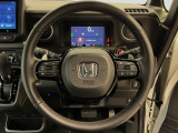 運転にかかわる様々な操作を安全に行えるように視点移動が少なく操作性に配慮されたスイッチ類が凝縮されたコクピットです。