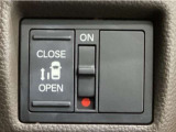 【片側パワースライドドア】片側がパワースライドドアになっており、運転席のスイッチやスマートキーでも開閉が可能です!開口部も広いので乗り降りも楽々♪