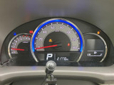 視認性の高いメーターで、運転に必要な情報を的確に把握。落ち着いた色合いが、運転に集中できる環境を作ります。