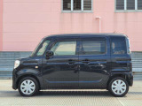 純正ホイールカバーで全体的にデザインがまとまっています。車も人も、オシャレはまずは足元からですね。