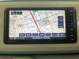 フルセグSDメモリーナビ装備。ドライブ・旅行の前日に地図を調べる必要はもうありません。朝、車に乗ってから行先を入力すれば目的地まで音声で案内してくれます