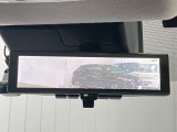 【インテリジェント ルームミラー】車両後方のカメラ映像をミラー面に映し出すので、車内の状況や、天候などに影響されずいつでもクリアな後方視界が得られます!