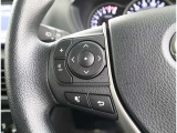 メーター内パネルのコントローラーです。燃費情報などさまざまなデータが見れますよ。