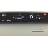 デジタル表示のスピードメーターを大きく配した見やすいメーター部になっています。左側のインフォメーション画面でオドメーターや燃費などの情報を確認できます。