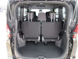 ゆとりある広々とした車内空間は、ドライブを始め買い物やレジャーなど、幅広く活躍します。一人でもみんなとでもお出かけを楽しみましょう!