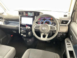 運転席まわりです。 各操作スイッチは使いやすい位置に配置されてます。