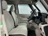 【運転席】シート周りは使用感も少なく、良好な状態となります。丁寧につかわれていたことがよくわかります。