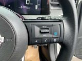 「日産プロパイロット」 高速道路の単調な渋滞走行と長時間の巡航走行で、アクセル、ブレーキ、ハンドルの操作をクルマがアシスト。快適な高速ドライブが楽しめます。