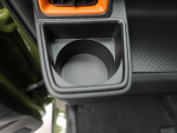 カップホルダーは運転席や助手席からちょうど手の届く位置です!!
