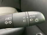 操作しやすいウインカーレバーで、スムーズな車線変更をサポートします。直感的に操作できるので、運転に集中できます。