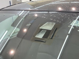 衝突被害軽減ブレーキは、不注意が原因で歩行者や車との衝突のおそれが生じた場合に、衝突回避または被害の軽減を支援します。 ついていて安心の機能ですね!