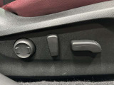 【パワーシート】電動でシートポジションの変更が可能です。手動式より細かくシート設定が可能ですのでより快適な姿勢でドライブを楽しんで頂けるでしょう。
