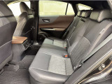 ゆったり座れるセカンドシート。足元も広々していて乗り心地も良いです!