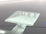 【三菱e-Assist】走行中に前方の車両等を認識し、衝突しそうな時は警報とブレーキで衝突回避と被害軽減をアシスト。より安全にドライブをお楽しみいただけます。