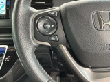 ステアリングにオーディオ操作スイッチが付いています。オーディオ画面に直接タッチしなくても操作が出来ますので、運転に集中できます。