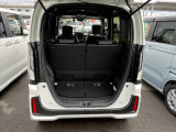 フル乗車時でも十分な荷室を確保。お買い物や旅行の荷物もしっかり積めるため、日常からレジャーまで幅広く活躍します。