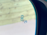 【ブラインドスポットインフォメーション】走行中、ドアミラーの死角になりやすい箇所に後続車が接近するとサイドミラー付近に警告を表示、ドライバーに注意喚起をしてくれます。
