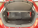 リアシートも簡単格納ができ、大きな荷物もらくらく収納できます!