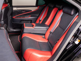 特別仕様車専用のブラック&times;レッドコンビレザーシート!