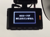 ドライブレコーダー(社外品)が前方の監視をしてくれます。衝突や急ブレーキなどを感知した場合に、記録された動画が万が一の際に直前の状況を把握する手助けとなります。