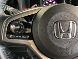 ステアリングスイッチがついていますので、オーディオのチャンネル変更、ボリューム、ジャンル変更が操作可能です。ハンドルから手を離さず安全に操作できます。