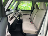 運転しやすいシンプルな操作系が特徴。わかりやすい配置で、スムーズな運転をサポートします。快適な空間で、運転に集中できます。