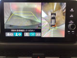 マルチビューカメラシステム搭載車です。お車の周囲を全方位でカバーします。後方・前方・両脇と、コンディションが悪い視界でもカラーモニターに映し出した映像がドライバーをサポートします。
